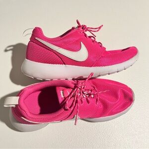Nike Roshe Running Shoes Pink/White Size 5.5Y Athleisure Running Workout
